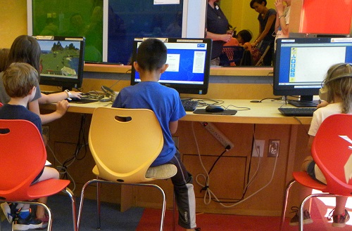 Photo of children using computers at Northside Library